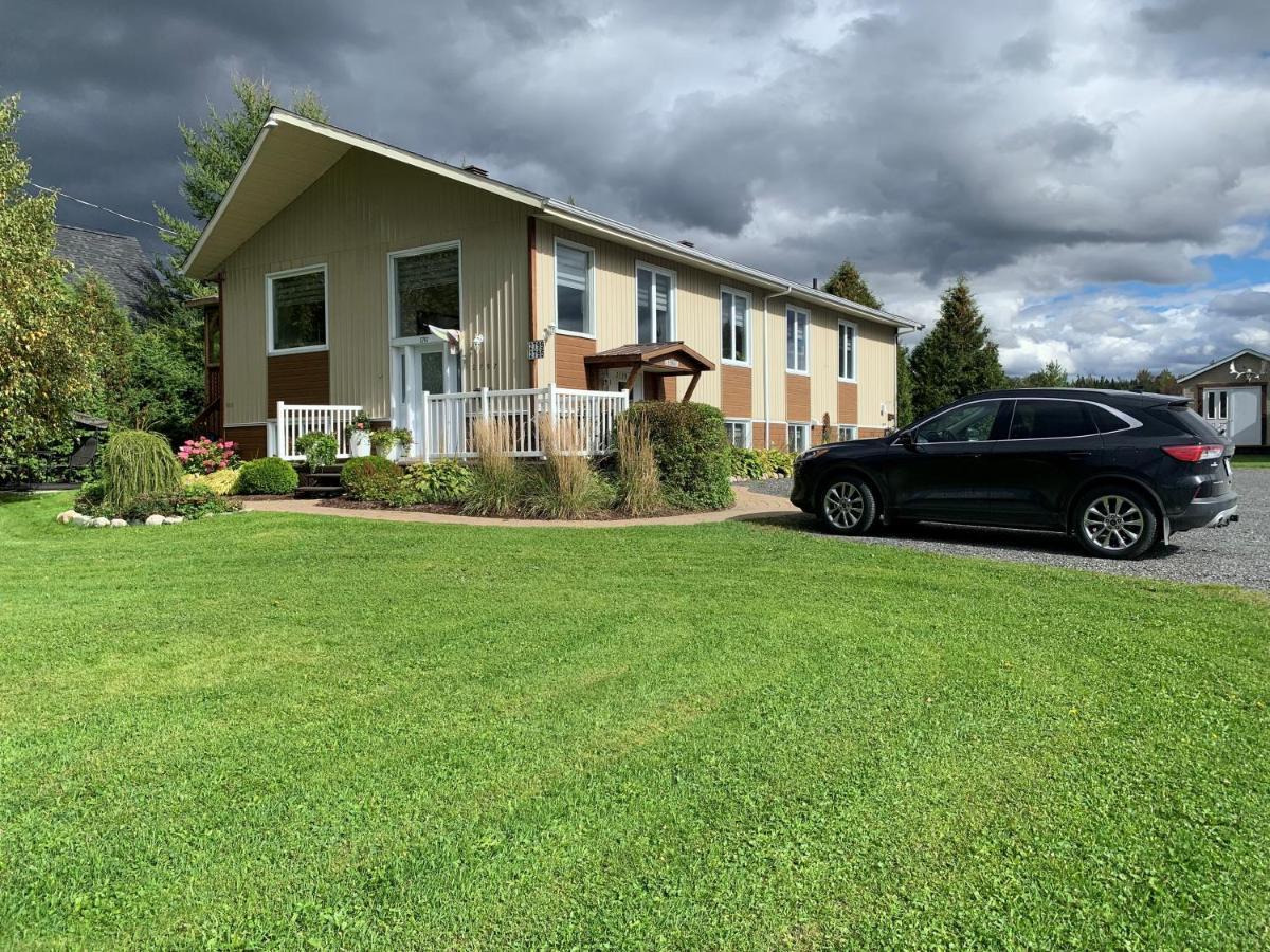 Logement 3 ,5 Entierement Prive Lac-Mégantic 외부 사진